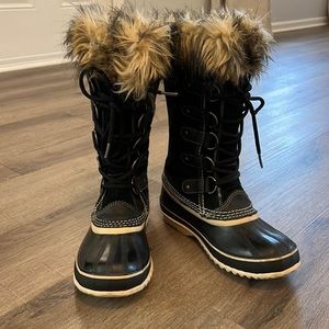 Sorel black and tan lace up snow boot